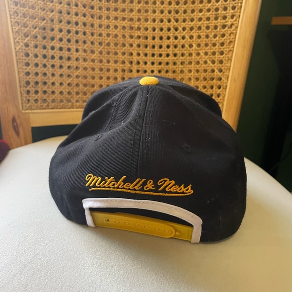 Mitchell & Ness Vancouver Canucks SnapBack Hat (alt logo) - Picture 2 of 3